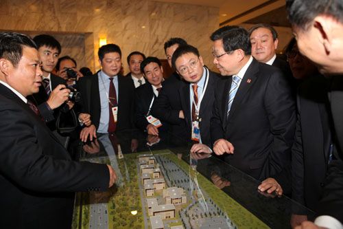 商务部部长陈德铭视察格林伍德展台