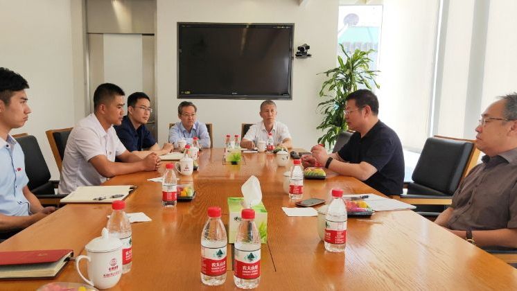 诚信为本专业服务 官网财务召开庆“八一”复转退武士座谈会